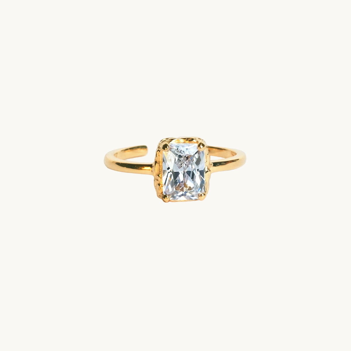 A ring in gold with a white cz stone
