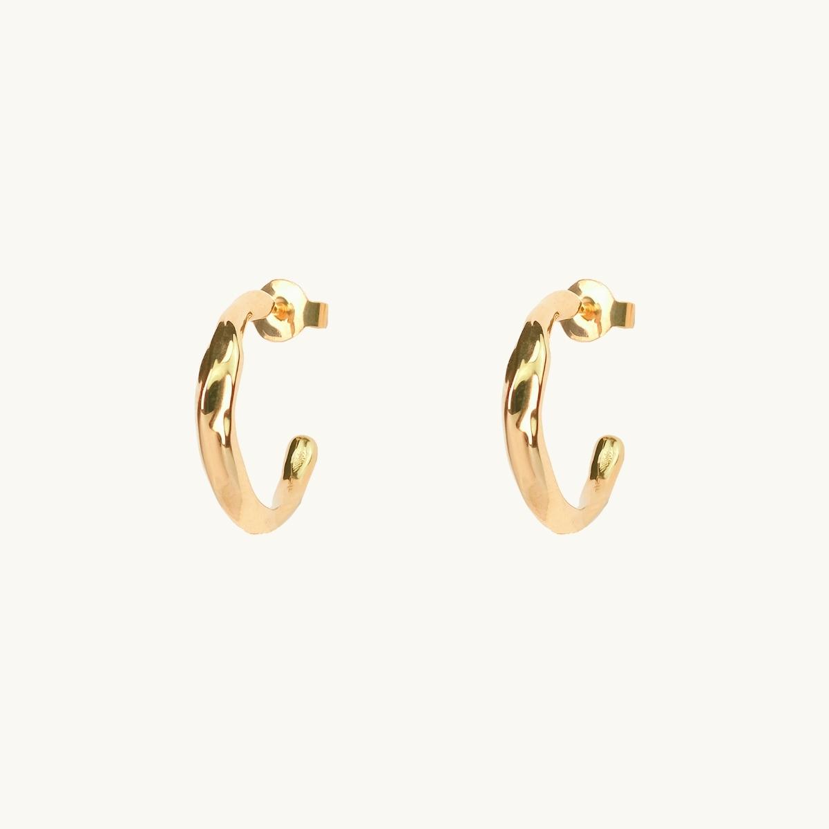 Earrings in gold, organic hoops
