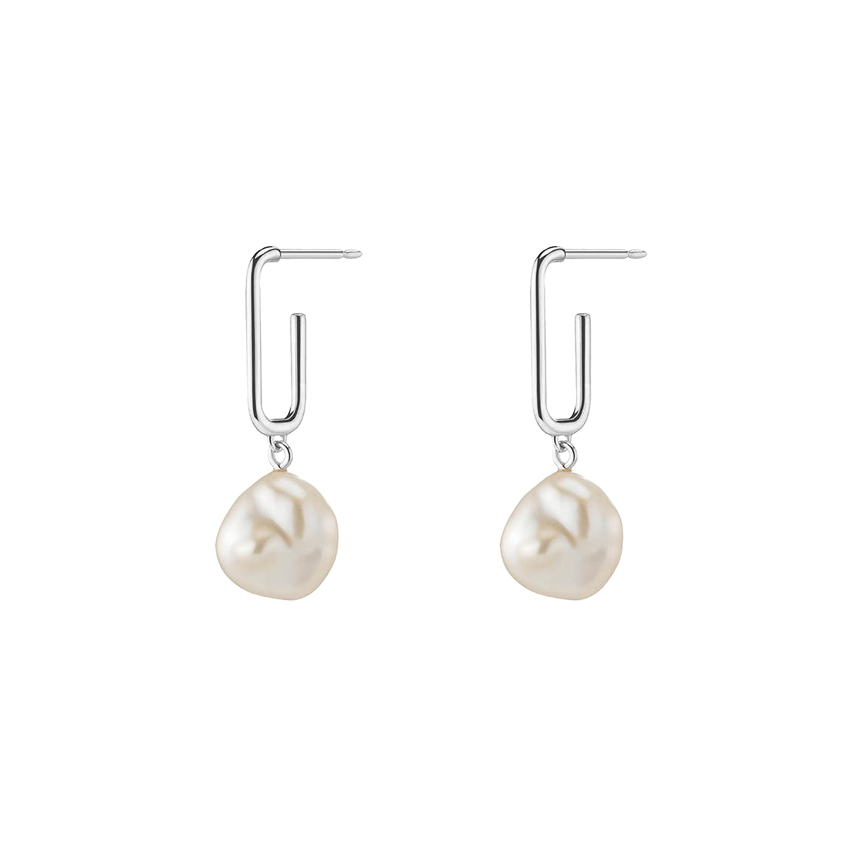 Earring in silver with a white freshwater pearl