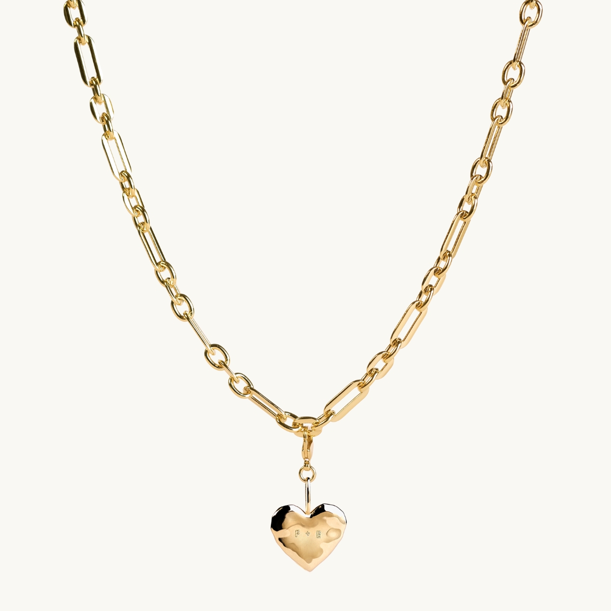 Organic name heart on a chunky chain in 18K gold plated brass.