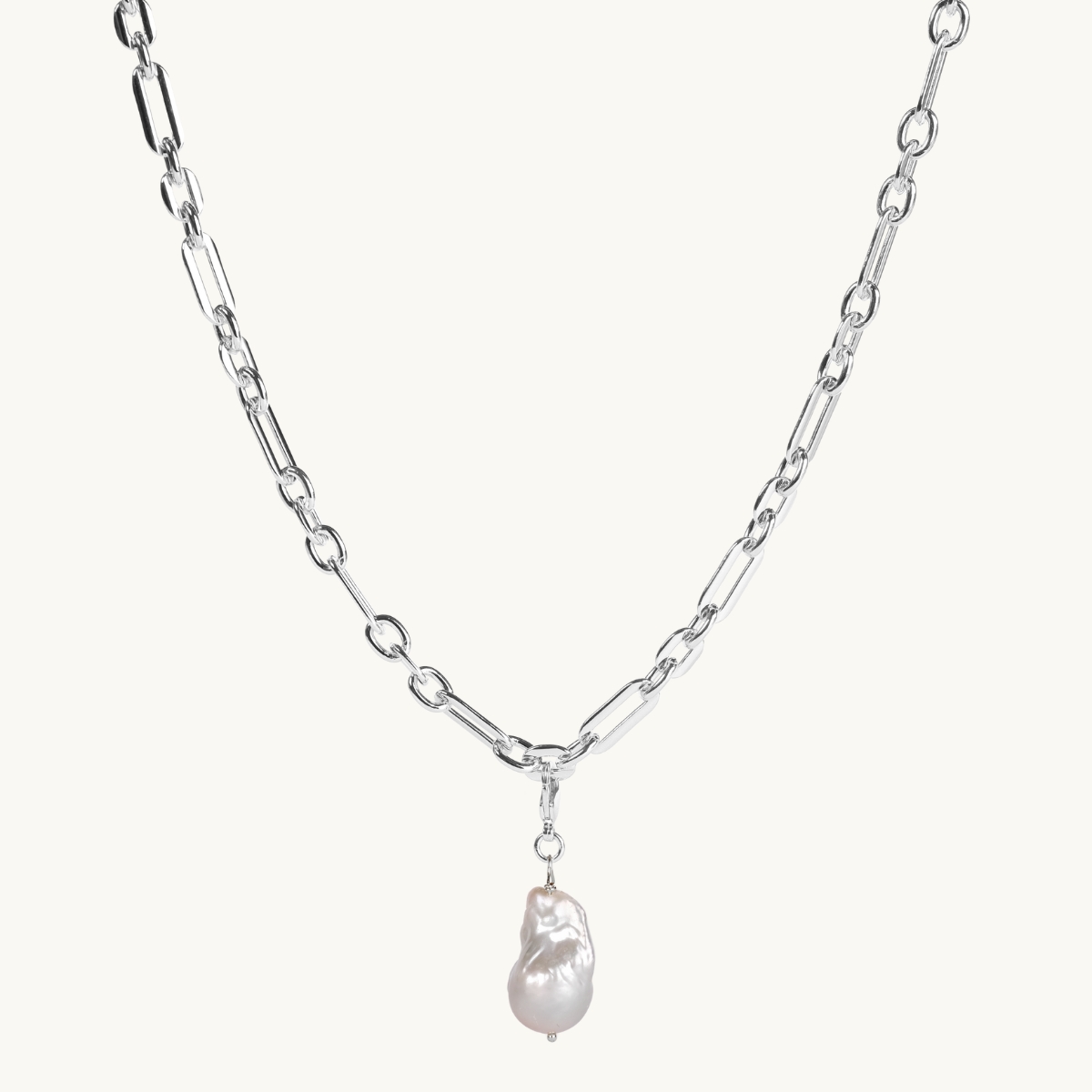 Chunky silver chain with a freshwater pearl