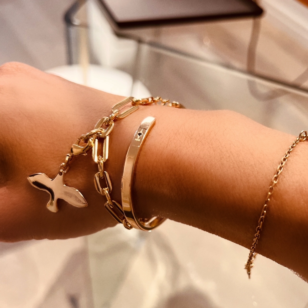 A gold bracelet with links
