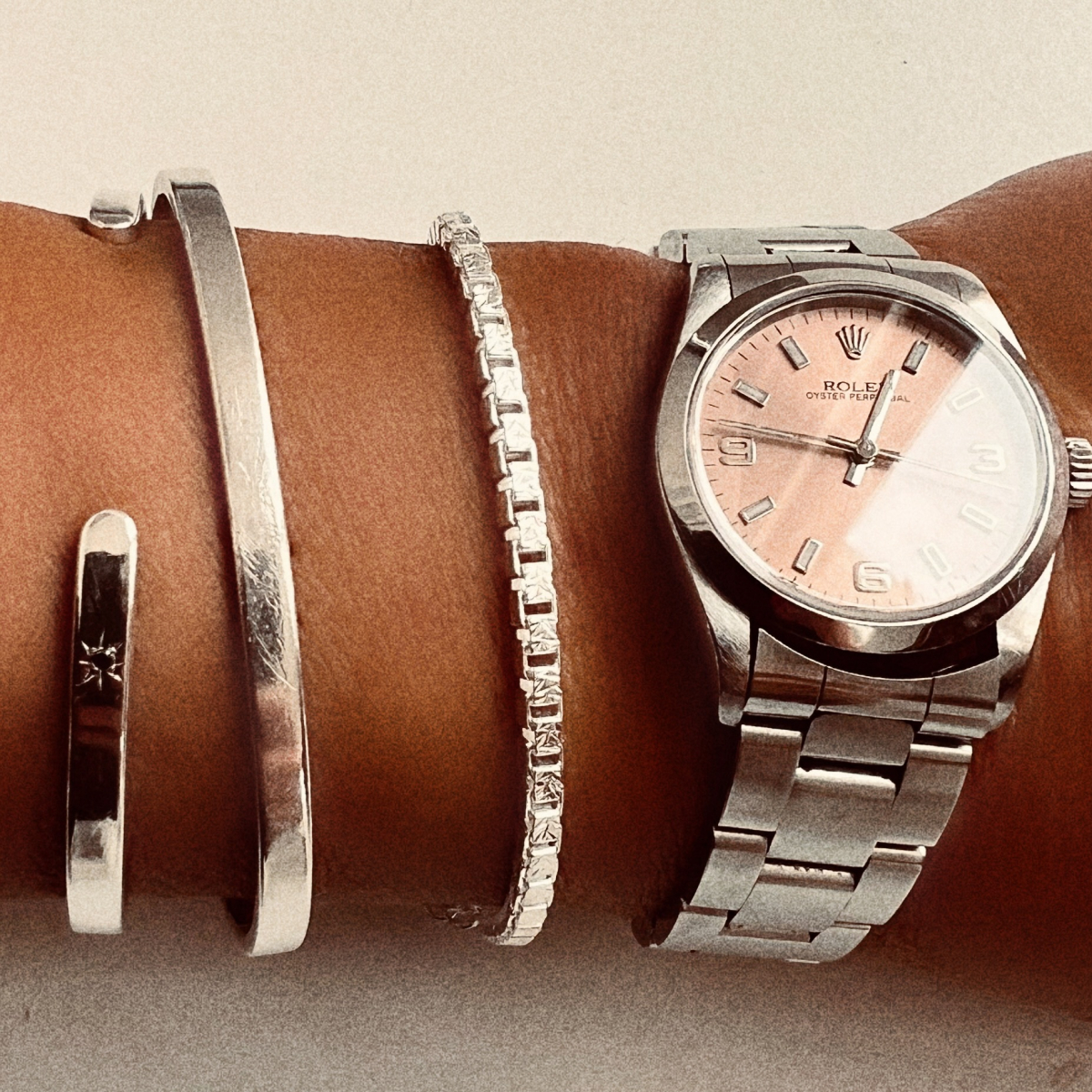 A box bracelet in silver