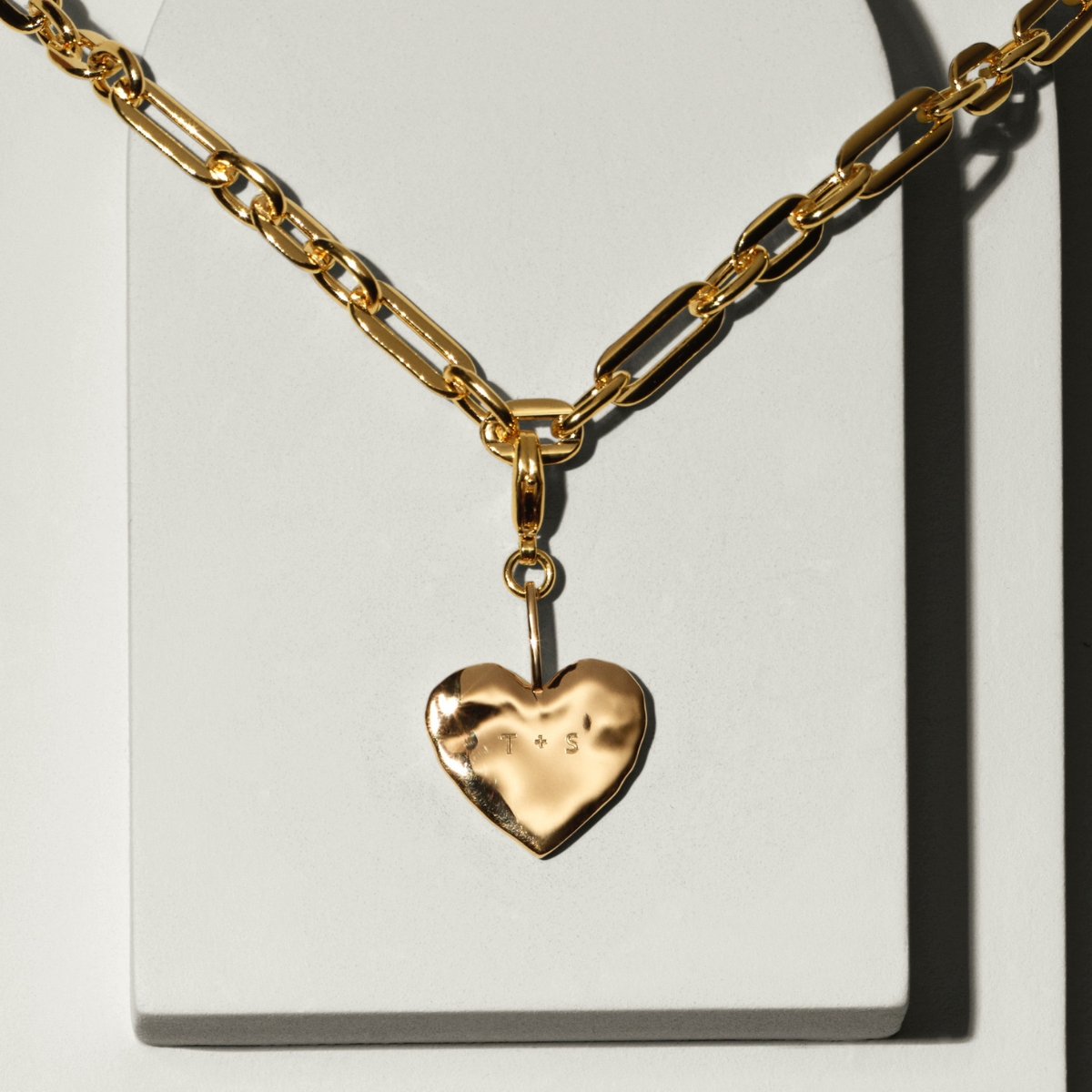 Pendant in silver in the shape of a heart with name engraving