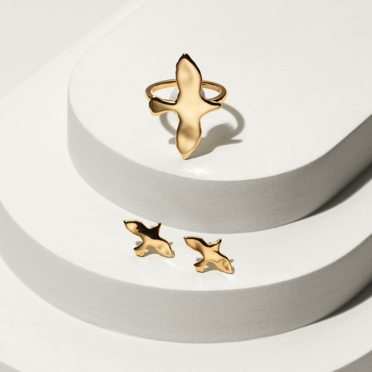 uneven dove ring in goldplated brass