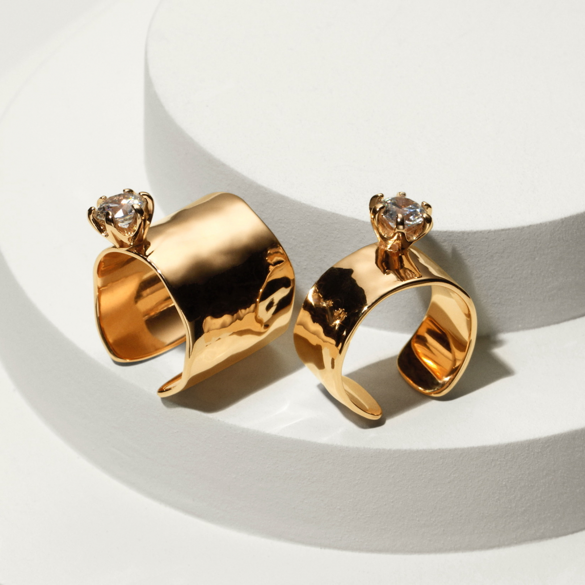 18K goldplated ring with an uneven surface