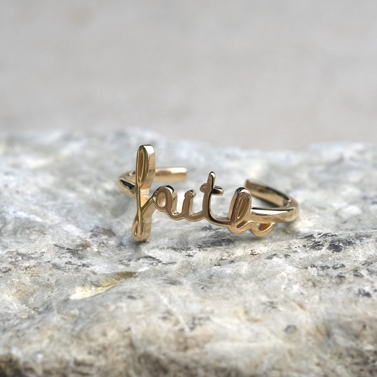 Ring in gold with the word faith