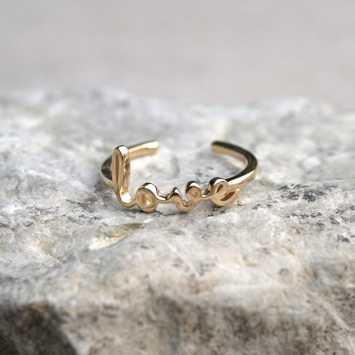 Ring in gold with the word love