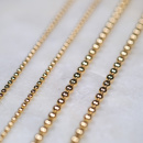 Necklace chain in gold with globes