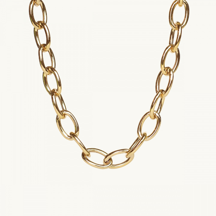 Chunky chain link necklace in gold