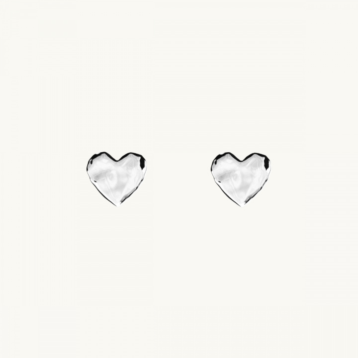 Pin earrings in silver in shape of a heart with an organic shape