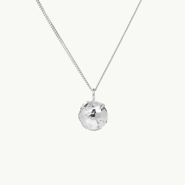 A necklace with a pendant in shape of the earth in silver