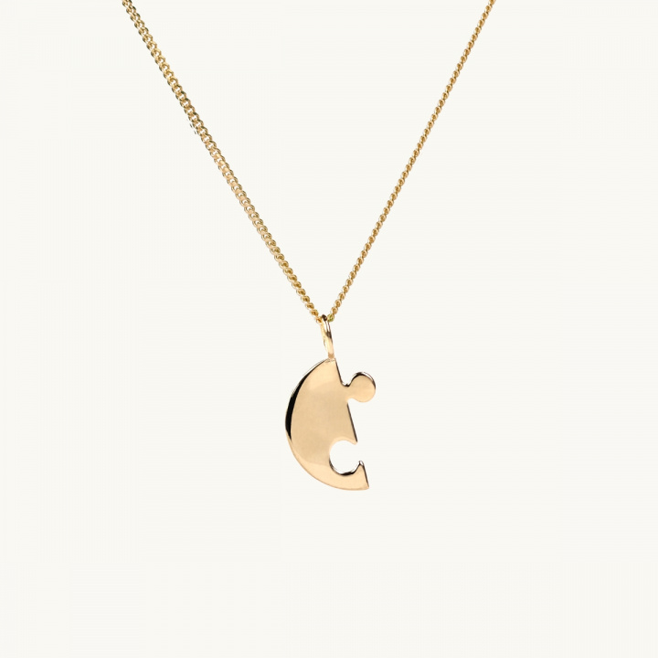 A puzzle necklace in gold