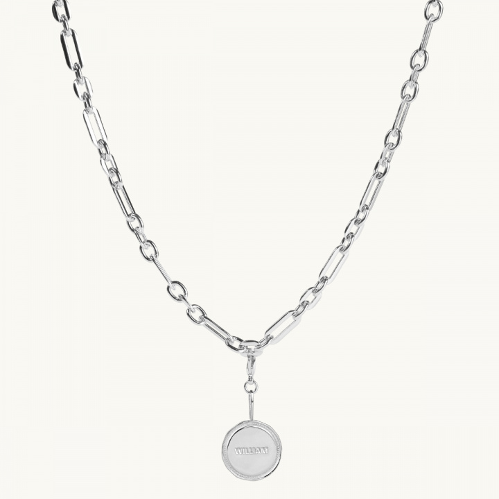 Name pendant gold on chunky chain