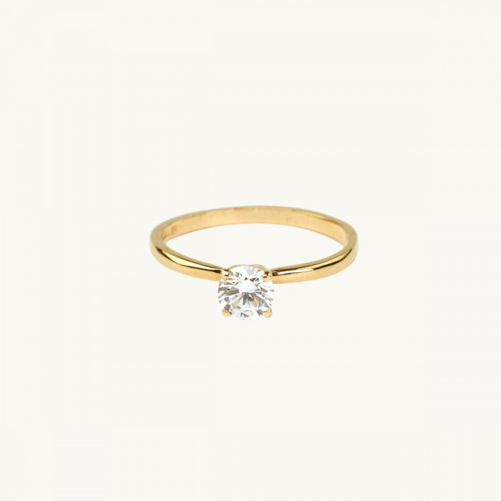 8K gold ring with white cz stone