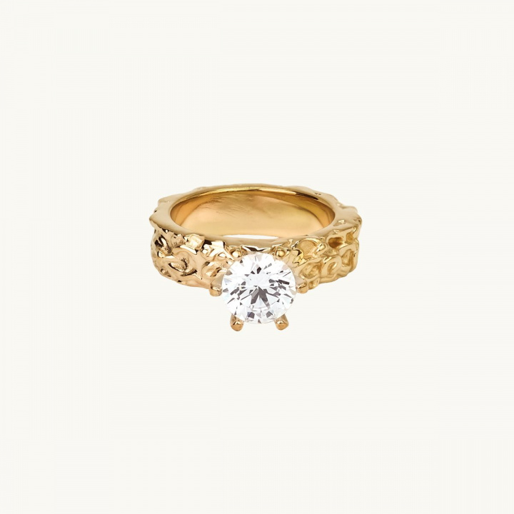 Princess ring in gold plated brass with white stone